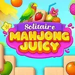 Hình ảnh có một chú vẹt xanh đứng trên các khối ghép xếp hình trái cây, với tiêu đề Solitaire Mahjong Juicy ở giữa nền xanh