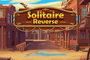 Biển hiệu gỗ với dòng chữ Solitaire Reverse treo trước khung cảnh phố cổ miền viễn Tây