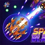 Tàu không gian màu cam đang bắn tia sáng xanh về phía tàu địch với chữ Space Blaze II nổi bật