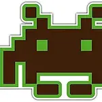 Hình ảnh của một nhân vật pixel màu nâu với viền xanh lá cây, có hai anten và mắt hình vuông