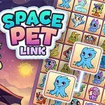 Một sinh vật màu xanh ngồi trên đài cao, với chữ Space Pet Link ở giữa và các ô vuông có hình sinh vật bên phải