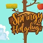 Nhím dễ thương cầm một quả táo đỏ, bên cạnh là bảng gỗ với chữ “Springy Hedgehog”, trên nền bầu trời xanh có mây và cây