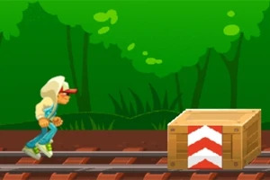 Nhân vật hoạt hình đội mũ trùm đầu và đeo kính đỏ chạy trên đường ray với một hộp gỗ phía trước, nền là cảnh rừng cây xanh