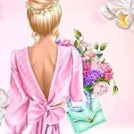 Người phụ nữ tóc vàng thắt bím mặc váy hở lưng màu hồng, cầm túi xách xanh và bó hoa đứng trước nền hoa lan trắng
