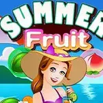 Người phụ nữ đội mũ rộng vành, cầm ly nước trên bãi biển với chữ Summer Fruit phía trên