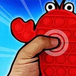 Một bàn tay đang cầm đồ chơi pop-it màu đỏ hình con cua với mắt tròn to nổi bật