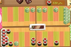 Các miếng sushi được sắp xếp trên bàn gỗ với nhiều màu sắc, bên cạnh một đĩa điểm số hiển thị 520 điểm
