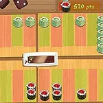 Các miếng sushi được sắp xếp trên bàn gỗ với nhiều màu sắc, bên cạnh một đĩa điểm số hiển thị 520 điểm