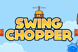 Một sinh vật nhỏ đội mũ bảo hiểm có cánh quạt đứng trên chữ SWING CHOPPER trên nền trời xanh mây trắng