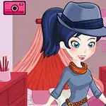 Hình ảnh một nhân vật hoạt hình với mái tóc xanh, đội mũ và mặc áo màu xanh, đứng trong một căn phòng màu hồng
