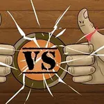 Hai ngón tay cái với dây buộc màu xanh và đỏ đối đầu trước biểu tượng VS với hiệu ứng nứt vỡ