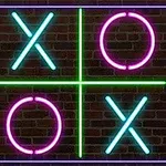 Biểu tượng neon chữ X và O cùng với chữ VEGAS trên nền gạch