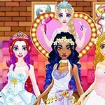 Ba cô gái mặc váy dạ hội đứng phía trước, với một cô gái khác đeo vương miện xuất hiện ở trung tâm phía sau, xung quanh là các bức tranh và phông nền màu sắc
