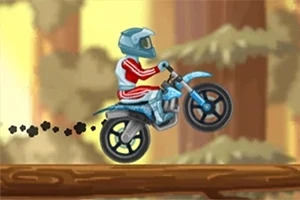 Người lái xe máy mặc đồ bảo hộ màu đỏ đang vượt qua khúc gỗ trong rừng
